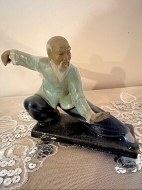 3/55$ Vintage handmade Chinese Shiwan mudman Tai Chi Master Figurine